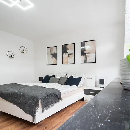 Sunny Apartment *